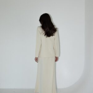 חליפת אמיליה בז'