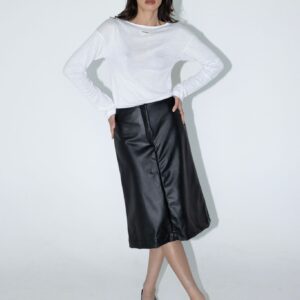 חצאית עור שחור