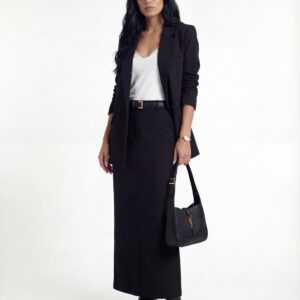 חצאית מחויטת שחור